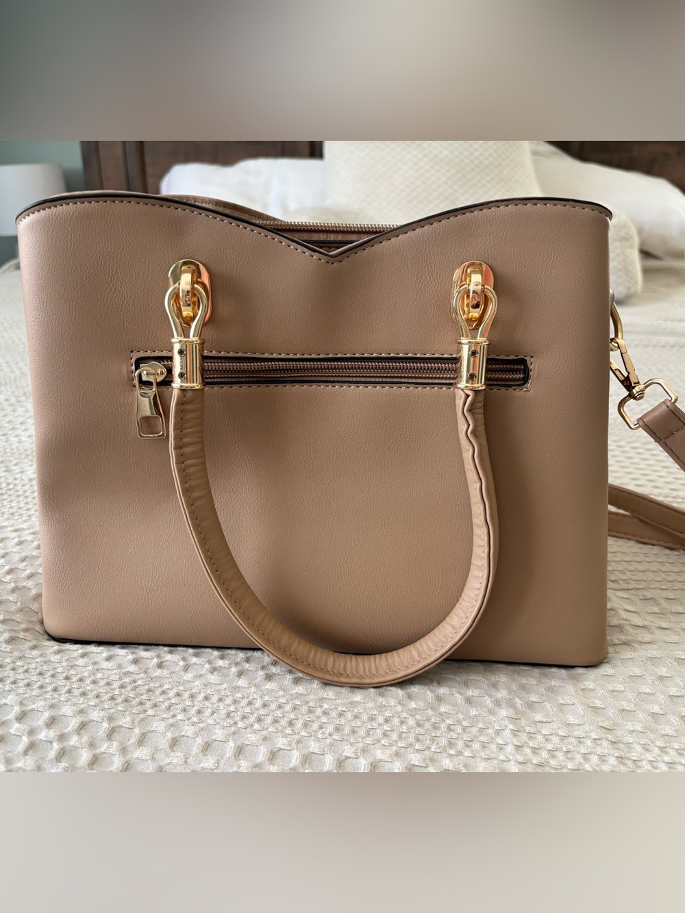 Elegant Two-Tone White & Tan Shoulder Bag - Picture 4 of 4